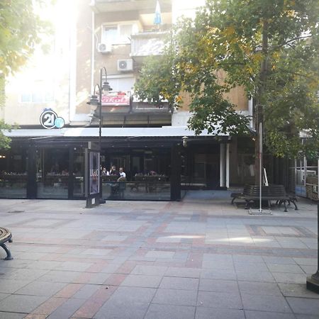 Brick Apartment On Macedonia Pedestrian Street Skopje Exterior foto