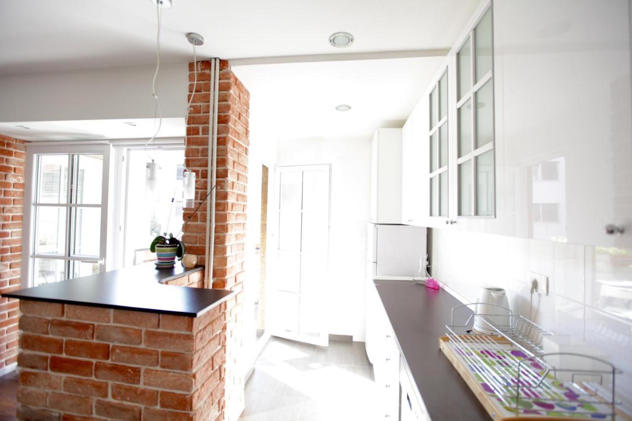 Brick Apartment On Macedonia Pedestrian Street Skopje Exterior foto