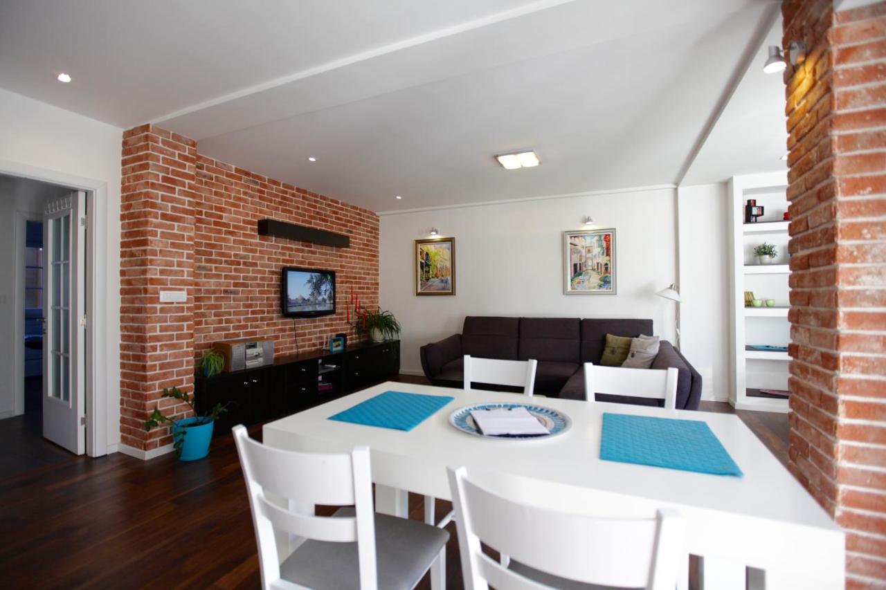 Brick Apartment On Macedonia Pedestrian Street Skopje Exterior foto