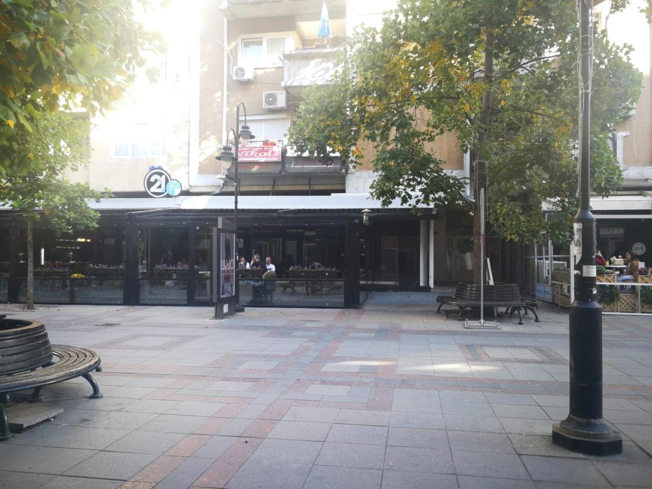 Brick Apartment On Macedonia Pedestrian Street Skopje Exterior foto